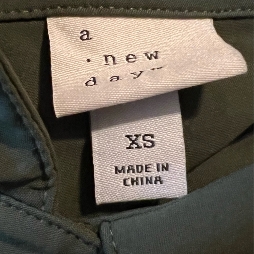 ⭐️A New Day Green Buttoned Midi Dress - Picture 6 of 7